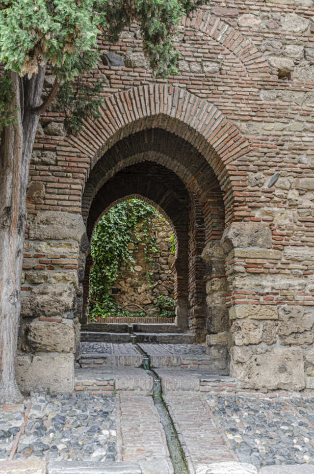 Málaga 099 - Alcazaba - puerta de Los Cuartos de Granada.jpg
